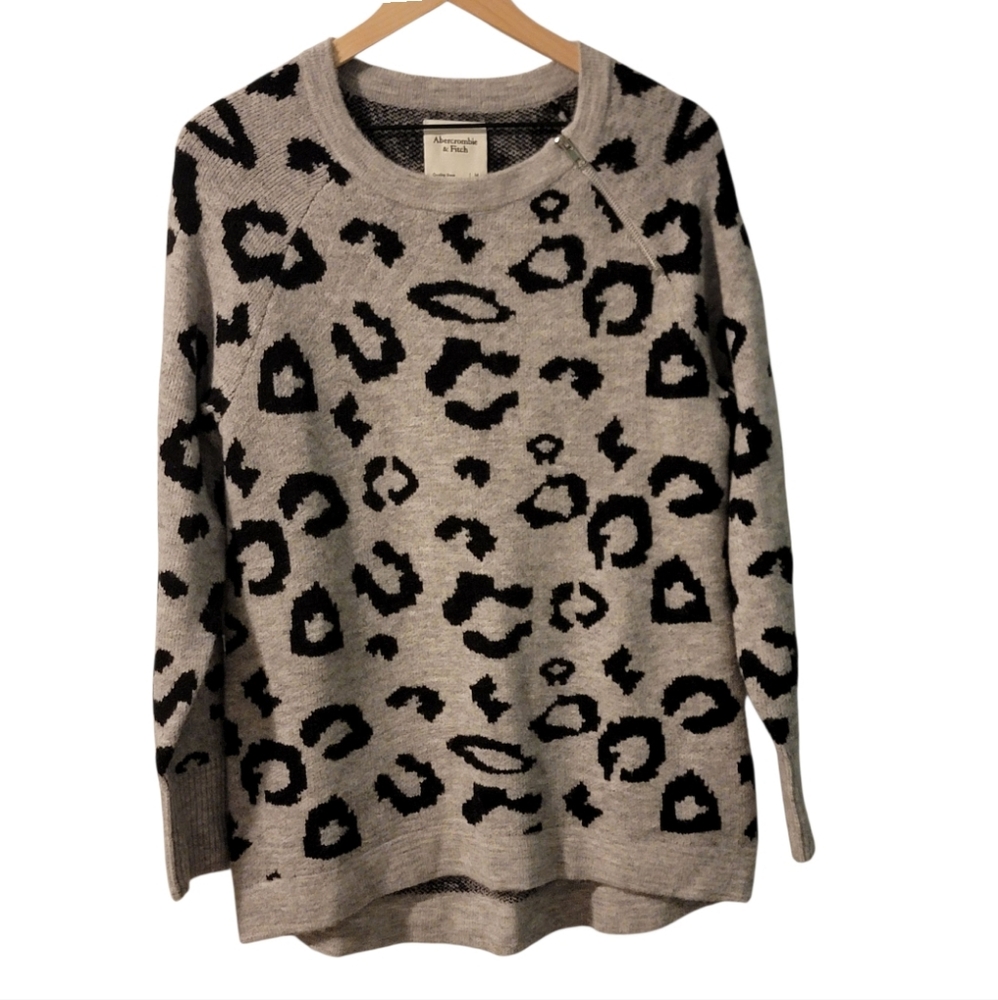 Abercrombie & Fitch Gray Animal Leopard Print Sweater Collar Zipper Size‎ M